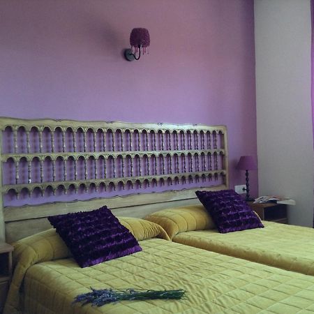 Hostal Camino Del Perdon Uterga Esterno foto