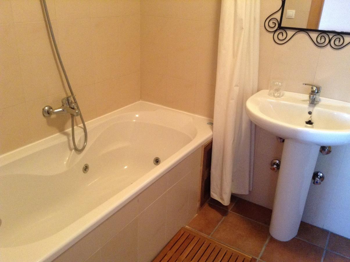 Hostal Camino Del Perdon Uterga Esterno foto