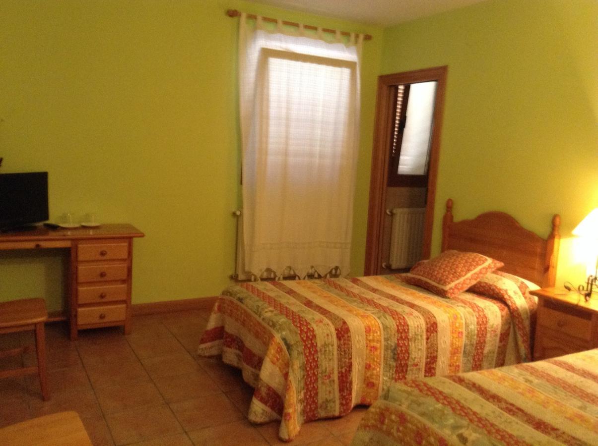 Hostal Camino Del Perdon Uterga Esterno foto