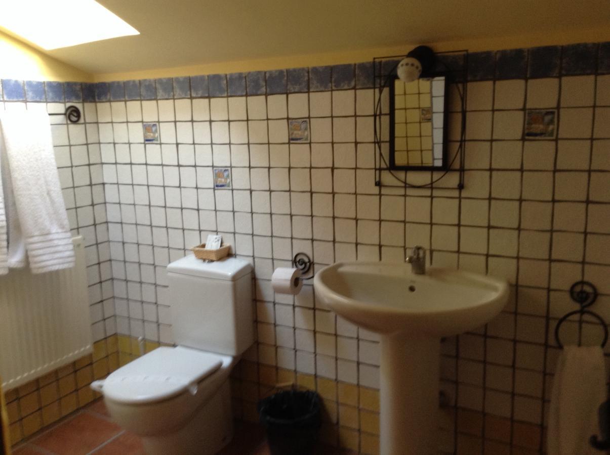 Hostal Camino Del Perdon Uterga Esterno foto